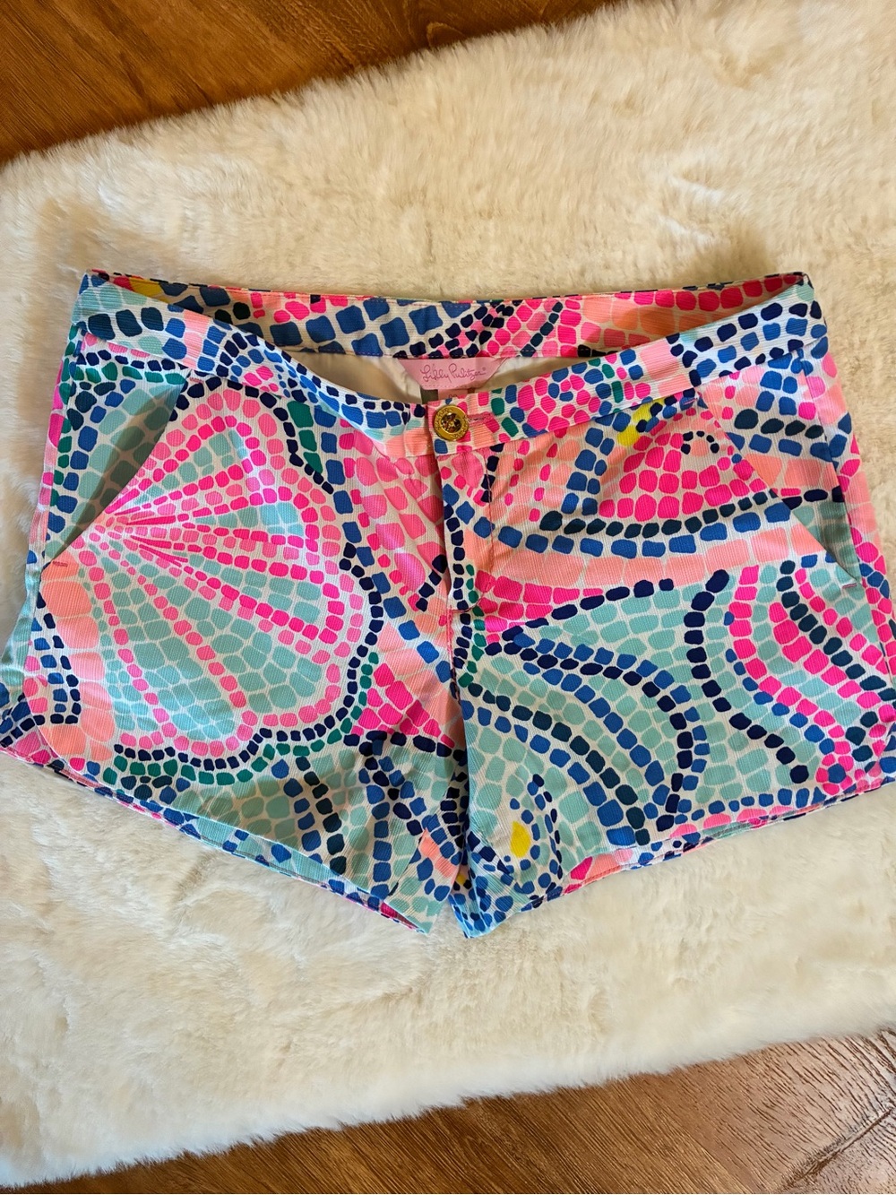 Lilly Pulitzer Adie Shorts Sz 00 Tile Wave Seashell Print 100% cotton Like New